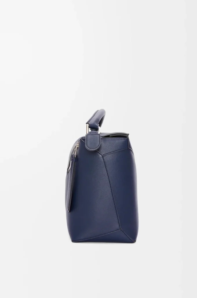 Bolso Puzzle Edge grande en piel de becerro clásica azul abismo