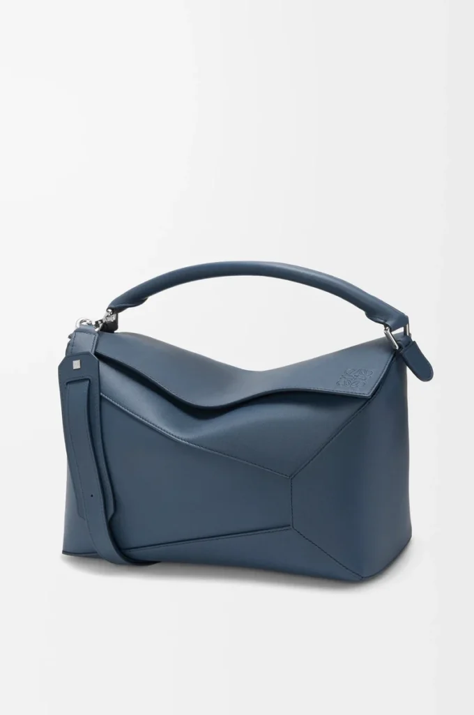 Bolso Puzzle Edge grande en piel de becerro clásica teñida en índigo Bolso Puzzle Edge grande en piel de becerro clásica teñida en índigo