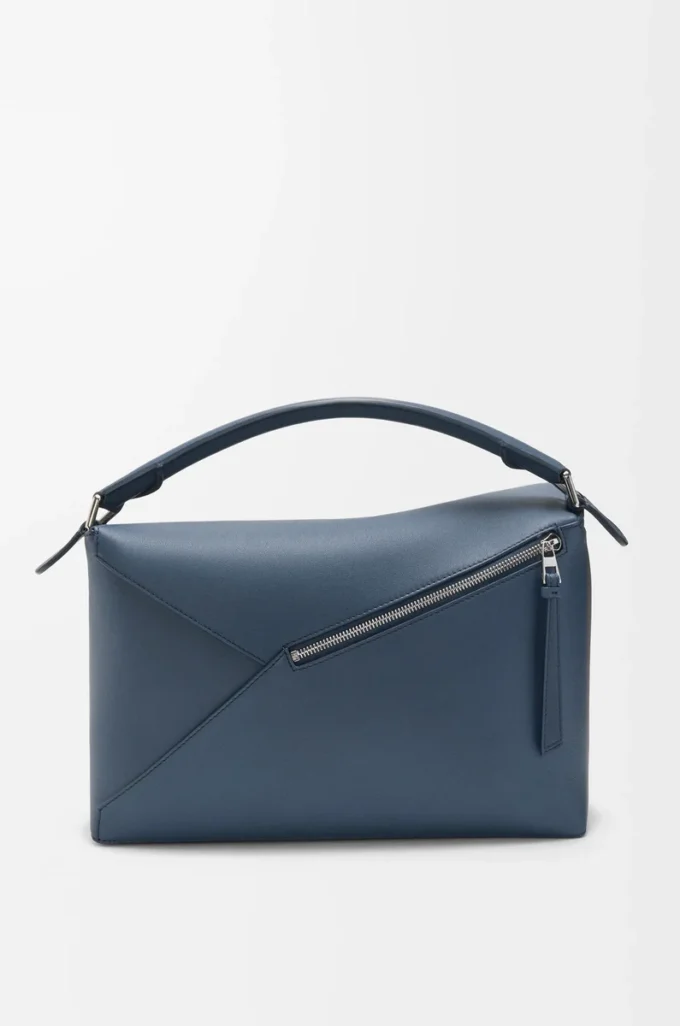 Bolso Puzzle Edge grande en piel de becerro clásica teñida en índigo Bolso Puzzle Edge grande en piel de becerro clásica teñida en índigo