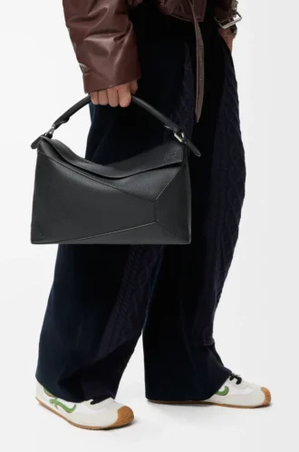 Bolso Puzzle Edge grande en piel de becerro granulada, color negro