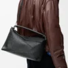 Bolso Puzzle Edge grande en piel de becerro granulada, color negro Bolso Puzzle Edge grande en piel de becerro granulada, color negro