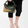 Bolso Puzzle Edge Landscape pequeño en piel de becerro napa verde botella/ocre Bolso Puzzle Edge Landscape pequeño en piel de becerro napa verde botella/ocre