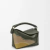 Bolso Puzzle Edge Landscape pequeño en piel de becerro napa verde botella/ocre Bolso Puzzle Edge Landscape pequeño en piel de becerro napa verde botella/ocre