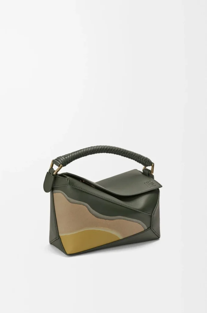 Bolso Puzzle Edge Landscape pequeño en piel de becerro napa verde botella/ocre Bolso Puzzle Edge Landscape pequeño en piel de becerro napa verde botella/ocre
