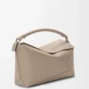 Bolso Puzzle Edge mediano en piel de becerro granulada suave color arcilla Bolso Puzzle Edge mediano en piel de becerro granulada suave color arcilla