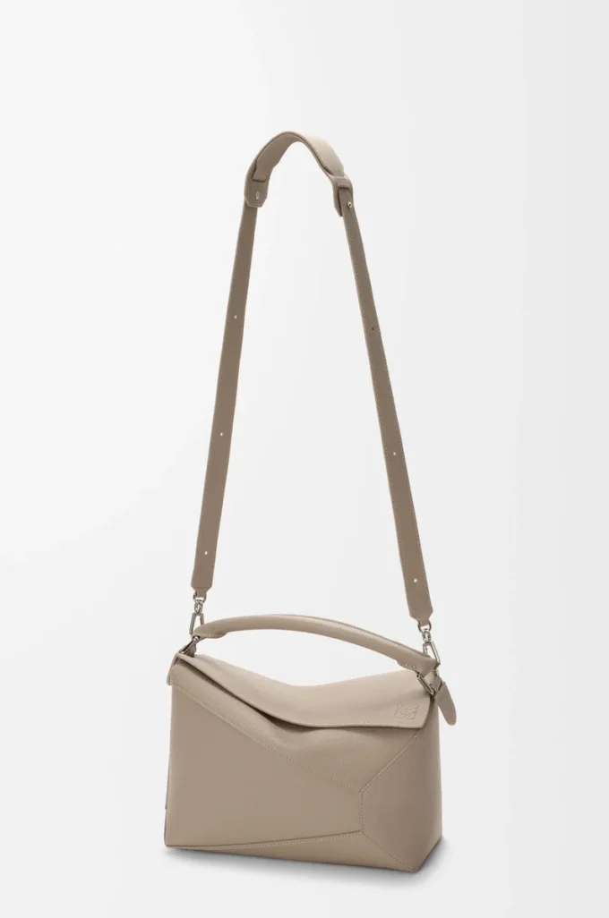 Bolso Puzzle Edge mediano en piel de becerro granulada suave color arcilla Bolso Puzzle Edge mediano en piel de becerro granulada suave color arcilla