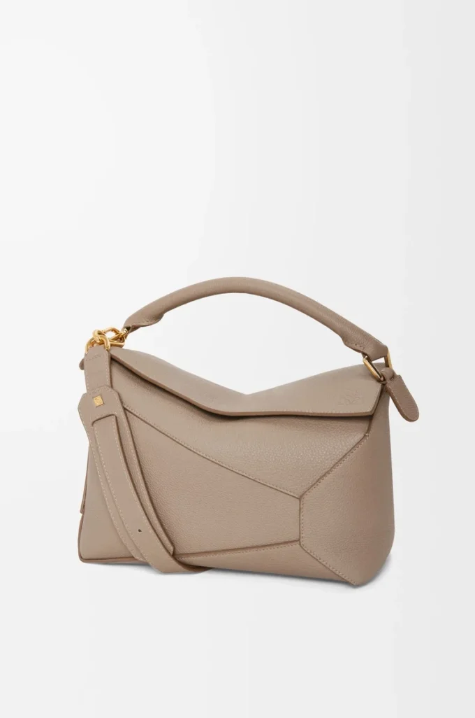 Bolso Puzzle Edge mediano en piel de becerro granulada suave color arena Bolso Puzzle Edge mediano en piel de becerro granulada suave color arena