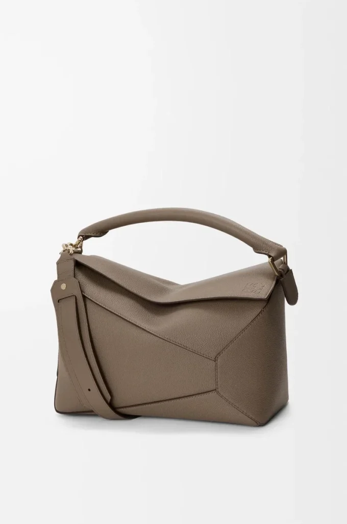 Bolso Puzzle Edge mediano en piel de becerro granulada suave Taupe Bolso Puzzle Edge mediano en piel de becerro granulada suave Taupe