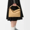Bolso Puzzle Edge pequeño en piel de becerro clásica color beige seda