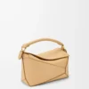 Bolso Puzzle Edge pequeño en piel de becerro clásica color beige seda