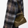 Bolso Puzzle Edge pequeño en piel de becerro clásica Dark Khaki Bolso Puzzle Edge pequeño en piel de becerro clásica Dark Khaki