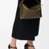 Bolso Puzzle Edge pequeño en piel de becerro clásica Dark Khaki Bolso Puzzle Edge pequeño en piel de becerro clásica Dark Khaki