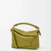 Bolso Puzzle Edge pequeño en piel de becerro clásica Light Moss Bolso Puzzle Edge pequeño en piel de becerro clásica Light Moss