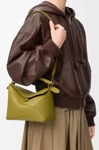 Bolso Puzzle Edge pequeño en piel de becerro clásica Light Moss