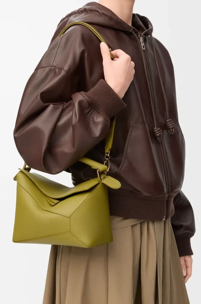 Bolso Puzzle Edge pequeño en piel de becerro clásica Light Moss Bolso Puzzle Edge pequeño en piel de becerro clásica Light Moss