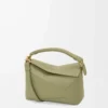 Bolso Puzzle Edge pequeño en piel de becerro clásica verde eucalipto Bolso Puzzle Edge pequeño en piel de becerro clásica verde eucalipto