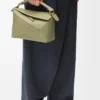 Bolso Puzzle Edge pequeño en piel de becerro clásica verde eucalipto Bolso Puzzle Edge pequeño en piel de becerro clásica verde eucalipto