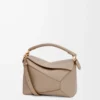 Bolso Puzzle Edge pequeño en piel de becerro granulada suave Color arena Bolso Puzzle Edge pequeño en piel de becerro granulada suave Color arena