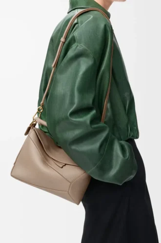 Bolso Puzzle Edge pequeño en piel de becerro granulada suave Color arena