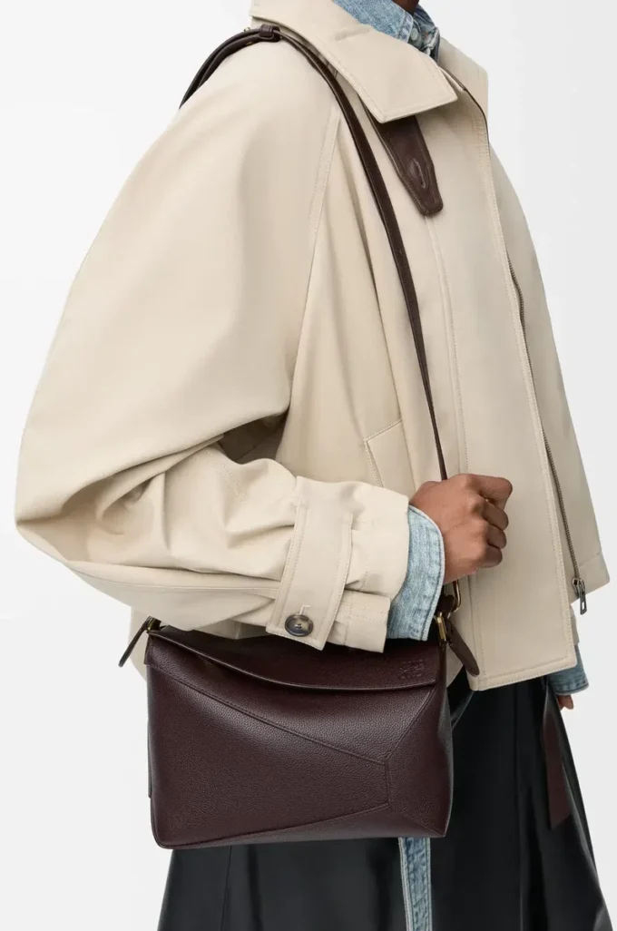 Bolso Puzzle Edge pequeño en piel de becerro granulada suave color castaño oscuro Bolso Puzzle Edge pequeño en piel de becerro granulada suave color castaño oscuro