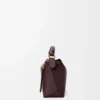 Bolso Puzzle Edge pequeño en piel de becerro granulada suave color castaño oscuro Bolso Puzzle Edge pequeño en piel de becerro granulada suave color castaño oscuro