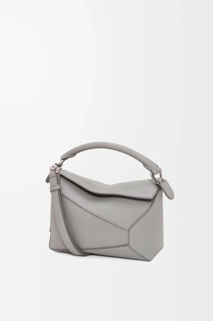 Bolso Puzzle Edge pequeño en piel de becerro granulada suave gris perla Bolso Puzzle Edge pequeño en piel de becerro granulada suave gris perla
