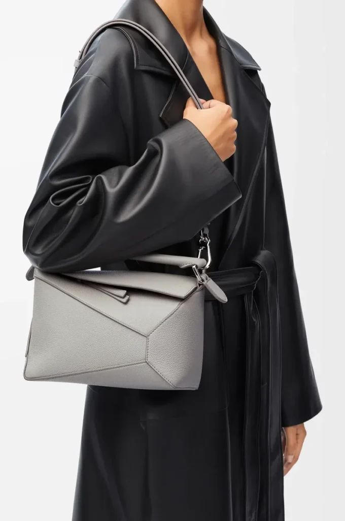 Bolso Puzzle Edge pequeño en piel de becerro granulada suave gris perla Bolso Puzzle Edge pequeño en piel de becerro granulada suave gris perla