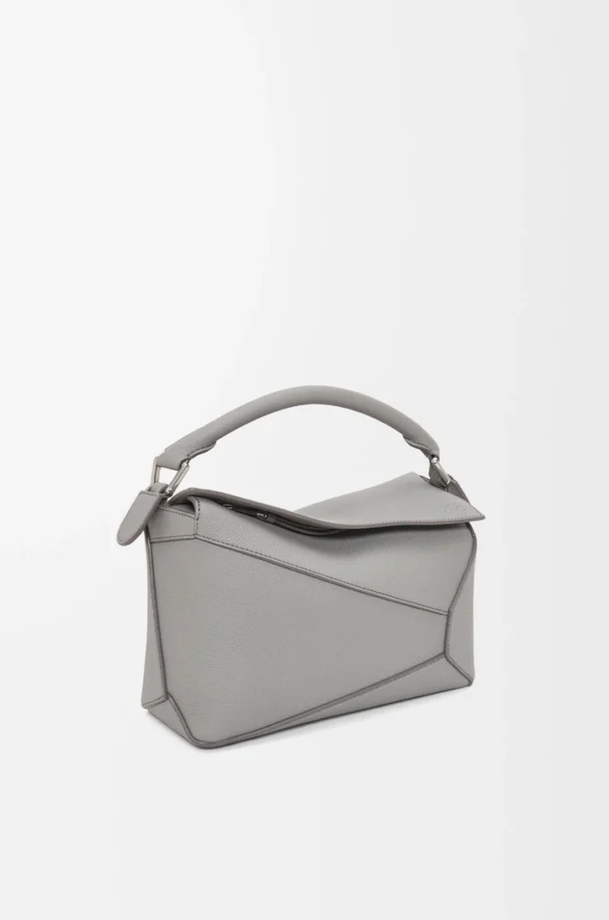 Bolso Puzzle Edge pequeño en piel de becerro granulada suave gris perla Bolso Puzzle Edge pequeño en piel de becerro granulada suave gris perla