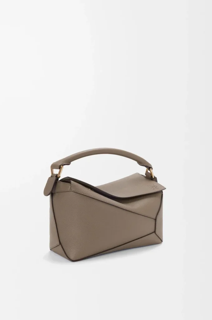 Bolso Puzzle Edge pequeño en piel de becerro granulada suave Taupe Bolso Puzzle Edge pequeño en piel de becerro granulada suave Taupe