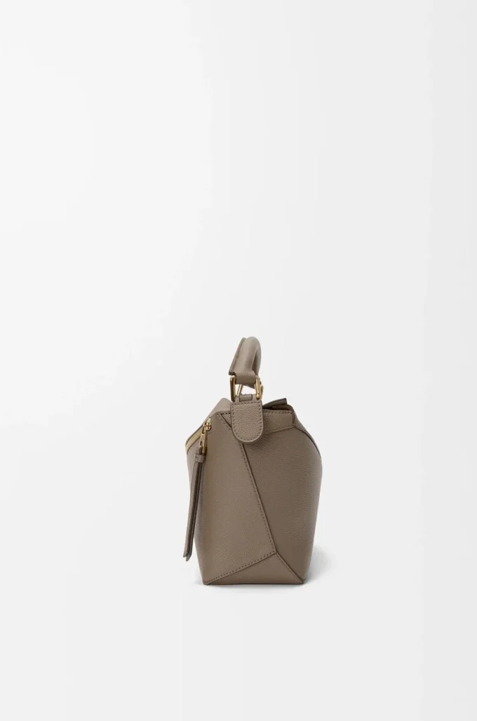 Bolso Puzzle Edge pequeño en piel de becerro granulada suave Taupe Bolso Puzzle Edge pequeño en piel de becerro granulada suave Taupe
