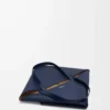 Bolso Puzzle Fold XL en piel de becerro brillante azul abismo