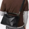 Bolso Puzzle grande en piel de becerro granulada flexible, color negro Bolso Puzzle grande en piel de becerro granulada flexible, color negro