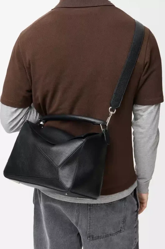 Bolso Puzzle grande en piel de becerro granulada flexible, color negro Bolso Puzzle grande en piel de becerro granulada flexible, color negro