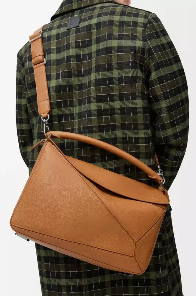 Bolso Puzzle grande en piel de becerro granulada flexible marrón claro cañón Bolso Puzzle grande en piel de becerro granulada flexible marrón claro cañón
