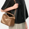 Bolso Puzzle pequeño en piel de becerro clásica y ante roble Bolso Puzzle pequeño en piel de becerro clásica y ante roble