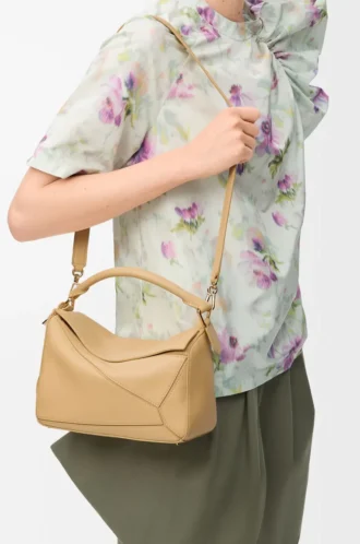 Bolso Puzzle pequeño Featherlight en piel de cordero napa Dark Butter