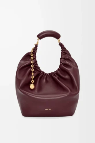 Bolso Squeeze mediano en piel de cordero napa suave Burdeos oscuro
