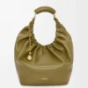 Bolso Squeeze mediano en piel de cordero napa suave color oliva Bolso Squeeze mediano en piel de cordero napa suave color oliva