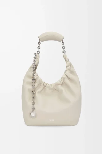 Bolso Squeeze pequeño en piel de cordero napa suave color sal marina