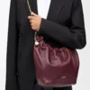 Bolso Squeeze pequeño en suave piel de cordero napa Burdeos oscuro Bolso Squeeze pequeño en suave piel de cordero napa Burdeos oscuro