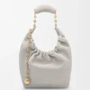 Bolso Squeeze pequeño en suave piel de cordero napa gris concha Bolso Squeeze pequeño en suave piel de cordero napa gris concha