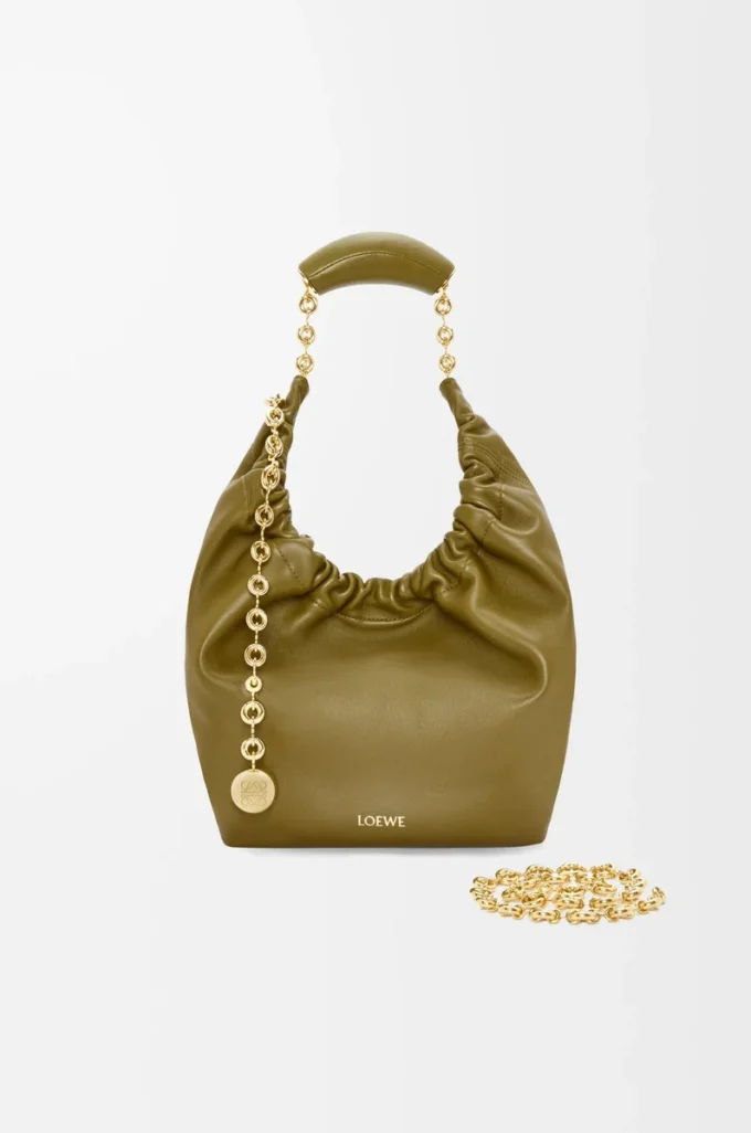 Bolso Squeeze pequeño en suave piel de cordero napa Oliva Bolso Squeeze pequeño en suave piel de cordero napa Oliva
