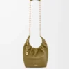 Bolso Squeeze pequeño en suave piel de cordero napa Oliva Bolso Squeeze pequeño en suave piel de cordero napa Oliva