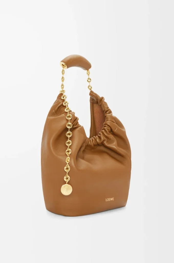 Bolso Squeeze pequeño en suave piel de cordero napa Roble Bolso Squeeze pequeño en suave piel de cordero napa Roble