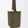 Bolso tipo cubo Pebble grande en piel de becerro ante Dark Olive