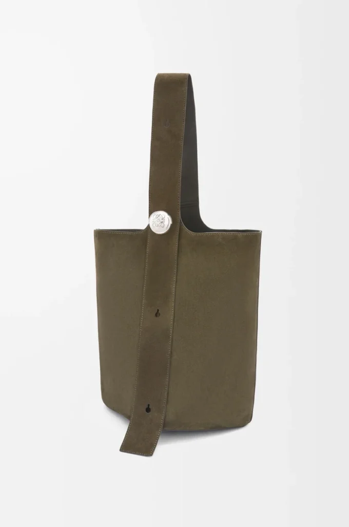 Bolso tipo cubo Pebble grande en piel de becerro ante Dark Olive