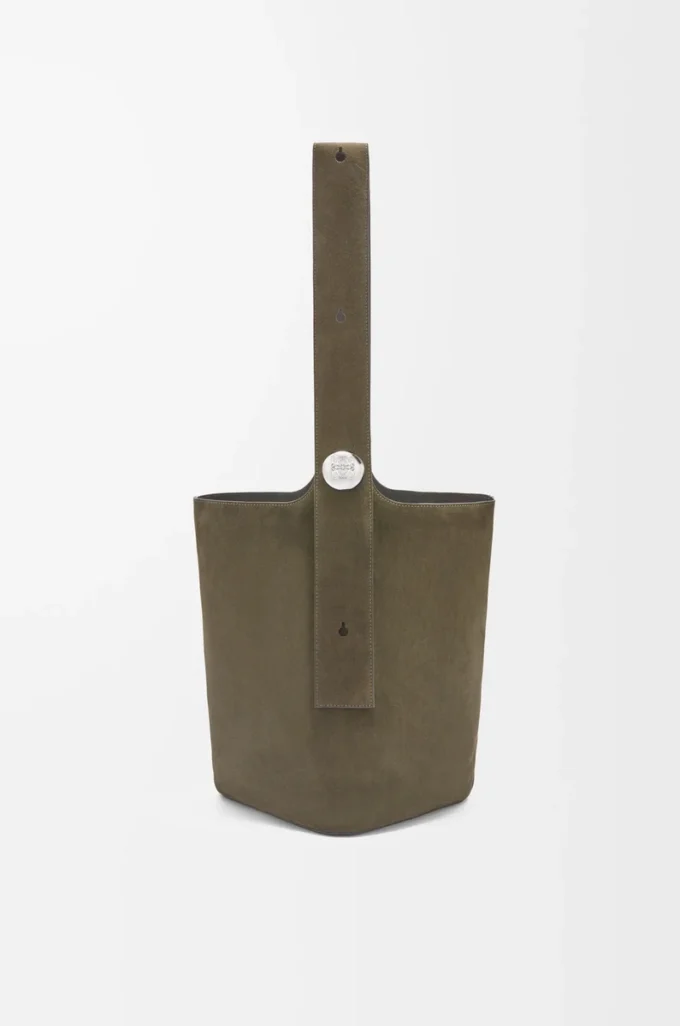 Bolso tipo cubo Pebble grande en piel de becerro ante Dark Olive