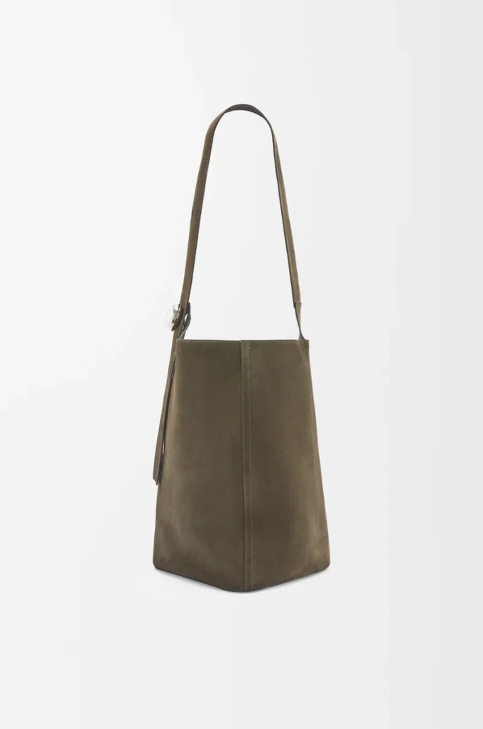 Bolso tipo cubo Pebble grande en piel de becerro ante Dark Olive