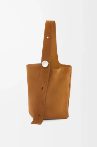 Bolso tipo cubo Pebble grande en piel de becerro ante Tabaco