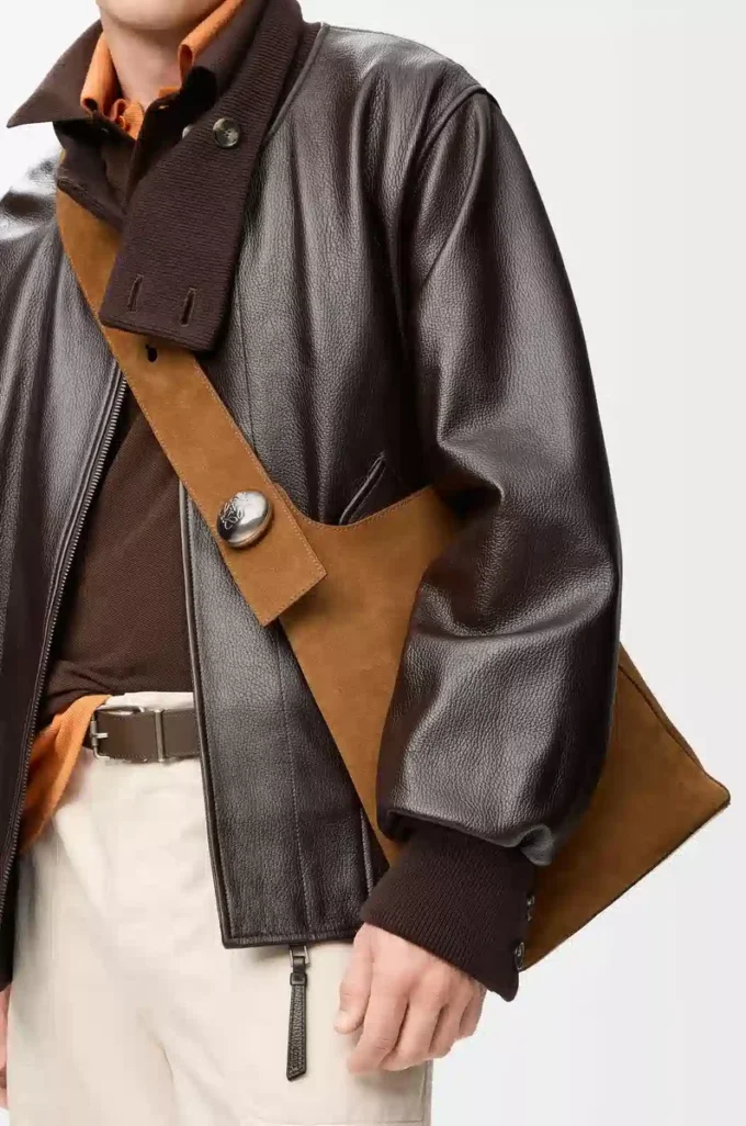 Bolso tipo cubo Pebble grande en piel de becerro ante Tabaco